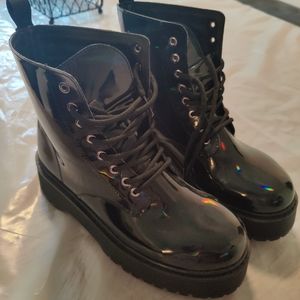 Black boots iridescent Andrea size 8 great condition